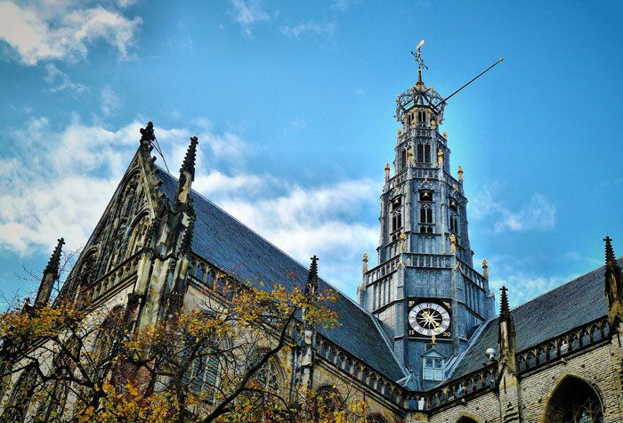 Uitvaartdienst in de Grote of St.-Bavokerk in Haarlem