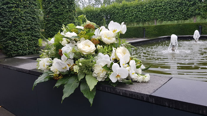 Bloemen voor de uitvaart van House of Wurpel in Hoofddorp