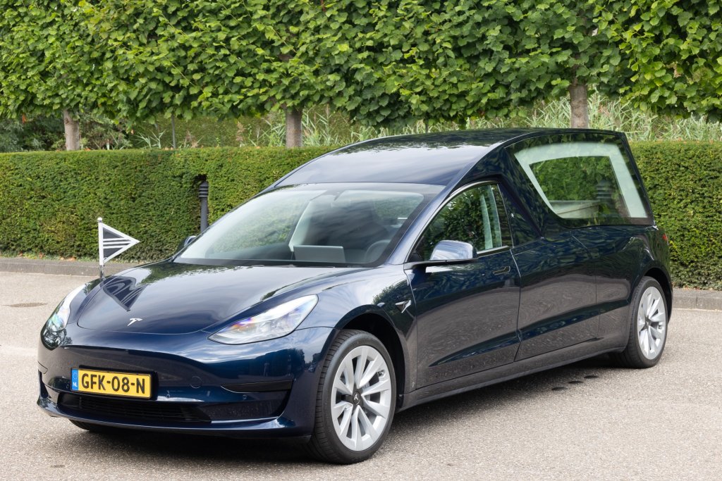 Tesla model 3 blauw