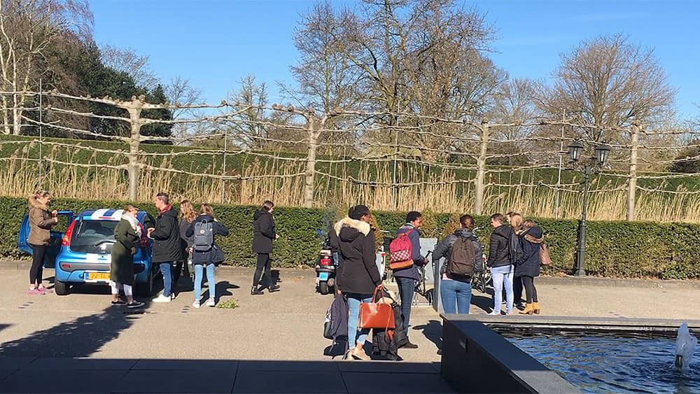 Studenten NOVA College vertrekken van Dunweg Uitvaartzorg