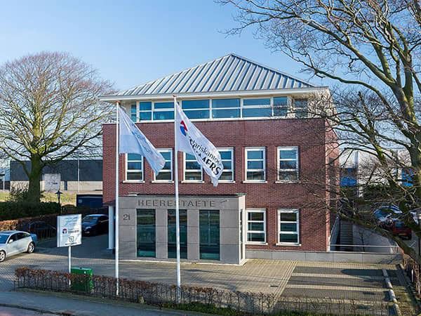 Van der Putten & Dunweg Uitvaartzorg aan de Heereweg nr. 21 in Lisse - bovenste verdieping