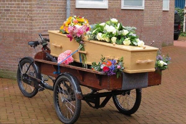 De bakfiets als uitvaartvervoer