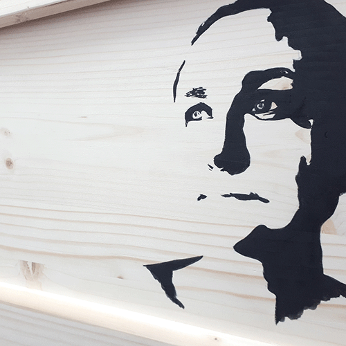 Beschilderde uitvaartkist door Vanessa van Munster - portret