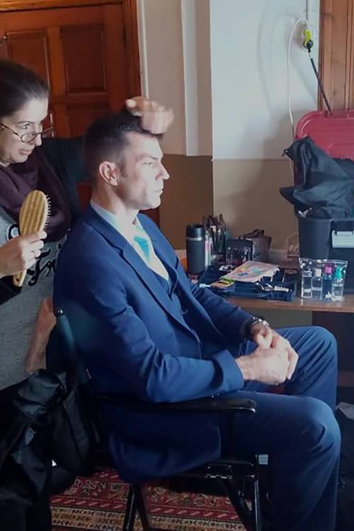 Verzorger Dirk Mateboer op de set
